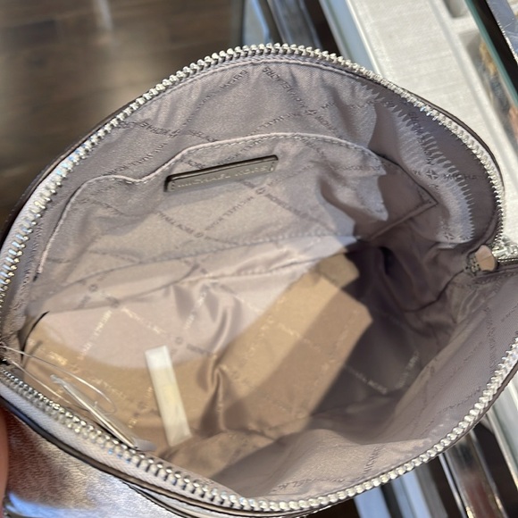 Michael Kors Jet Set Travel Medium Signature Logo Dome Crossbody Satchel Bag
NWT - Picture 5 of 16